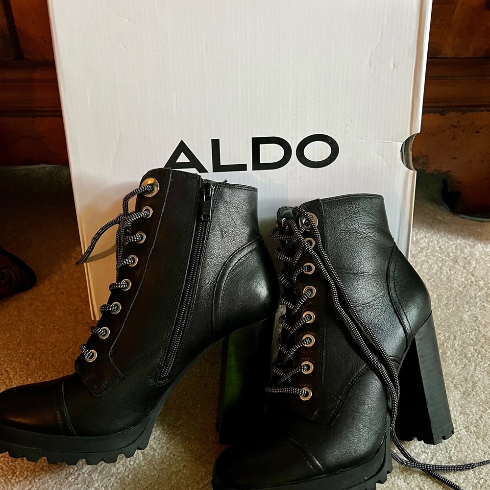 ALDO; Victorian Black Leather Lace-up Boots; sz 8 - Picture 9 of 10